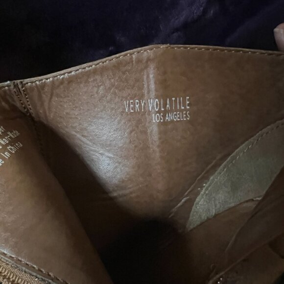 VERY VOLATILE | Los Angeles - Leather Stacked Heel Ankle Boots - Picture 9 of 9